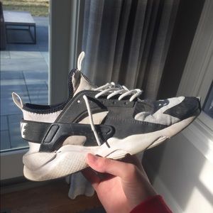 | NIKE AIR HUARACHE | size 5.5Y